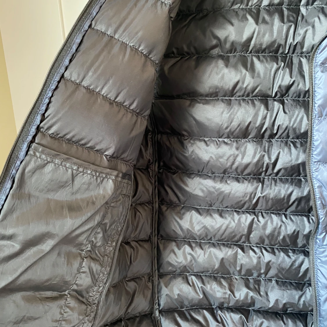 Blå dunväst från Uniqlo - 2