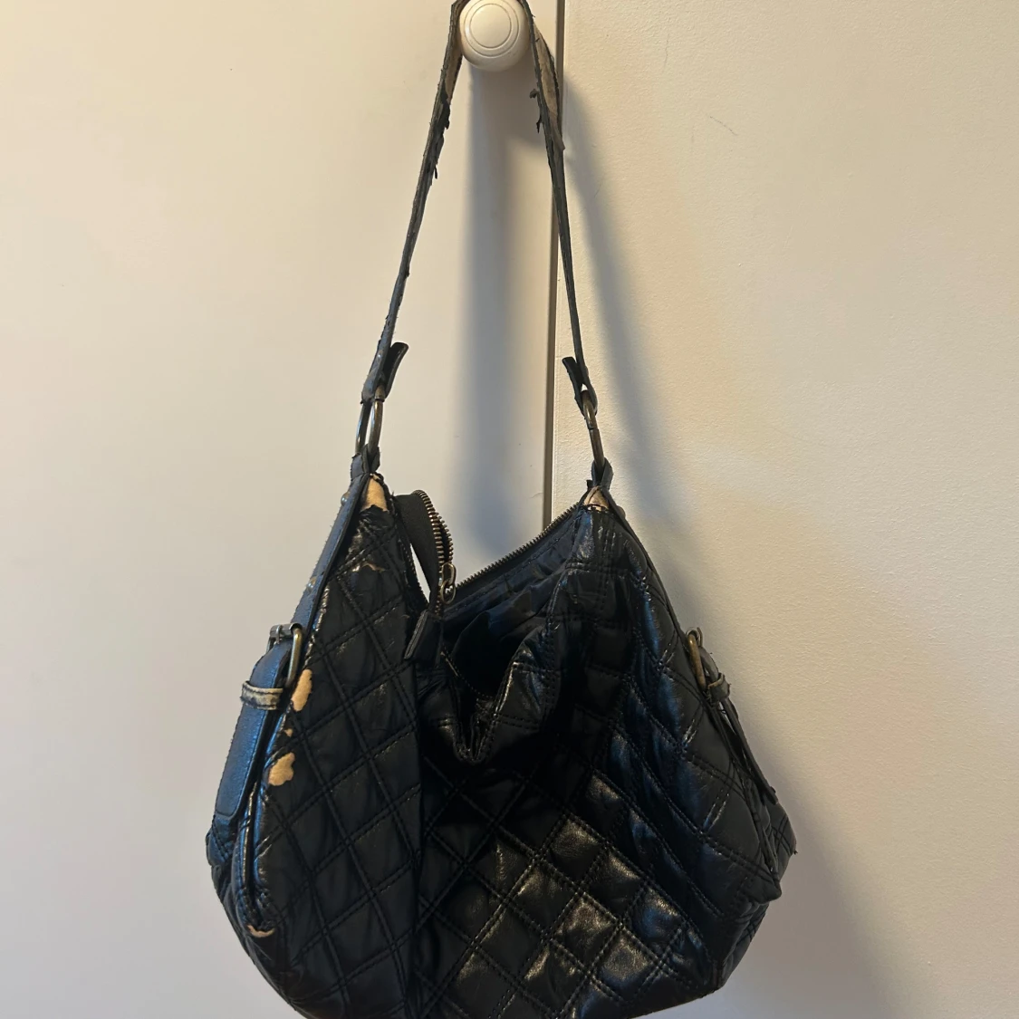 Svart quiltad axelväska - 1