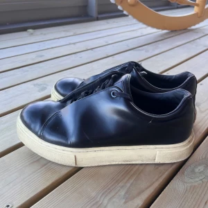 Svarta Eytys sneakers - Skitsnygga Eytys skor i storlek 38! Säljs för passar ej min storlek 💖har snörning så anpassbar för fotens form !