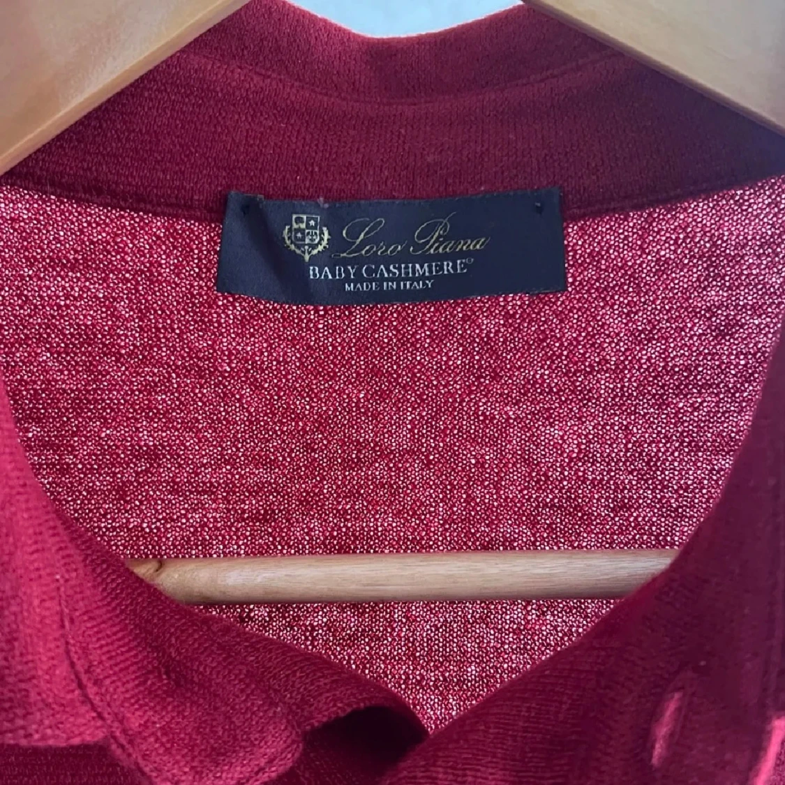 Röd kashmirtröja från Loro Piana - 1