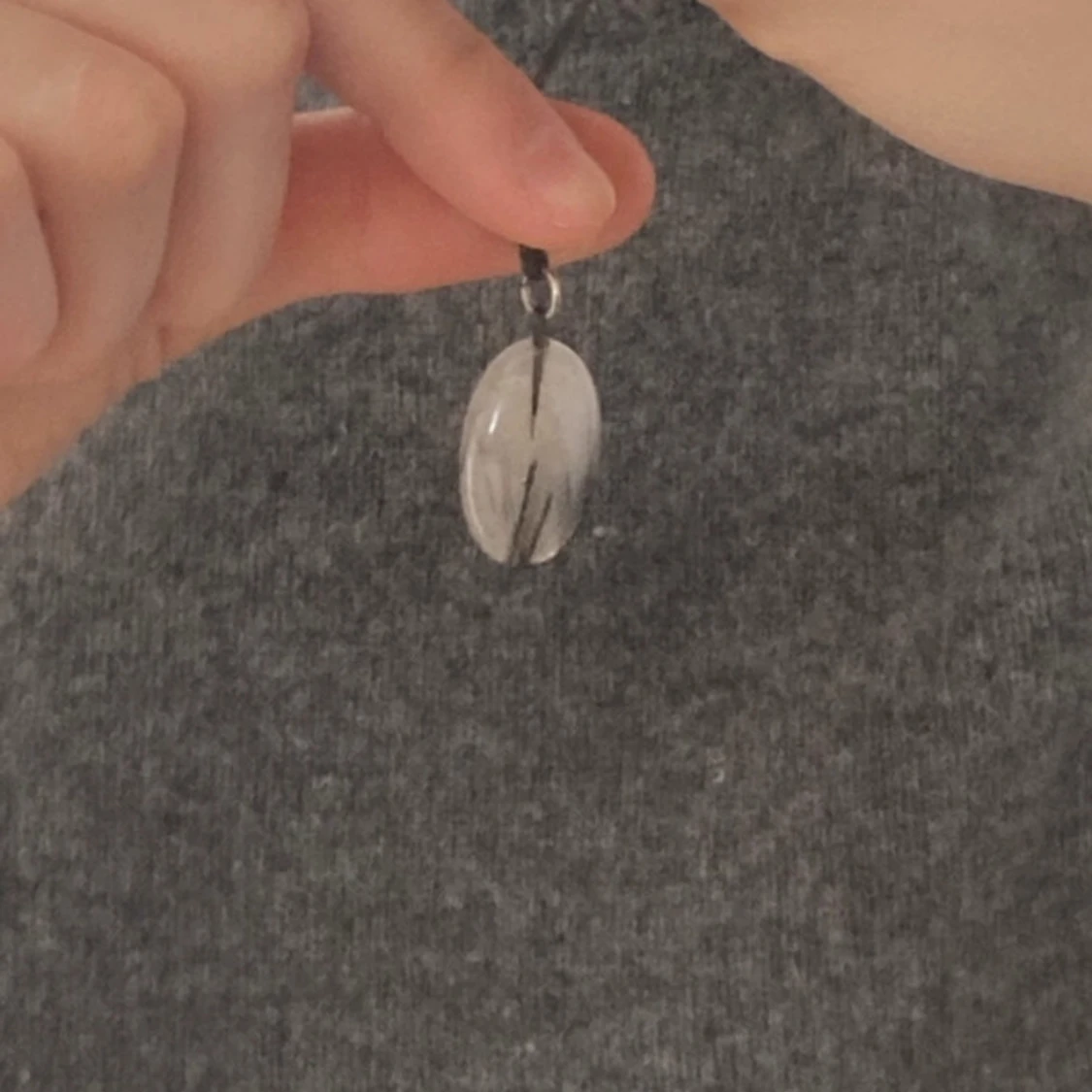 Halsband med glassten 