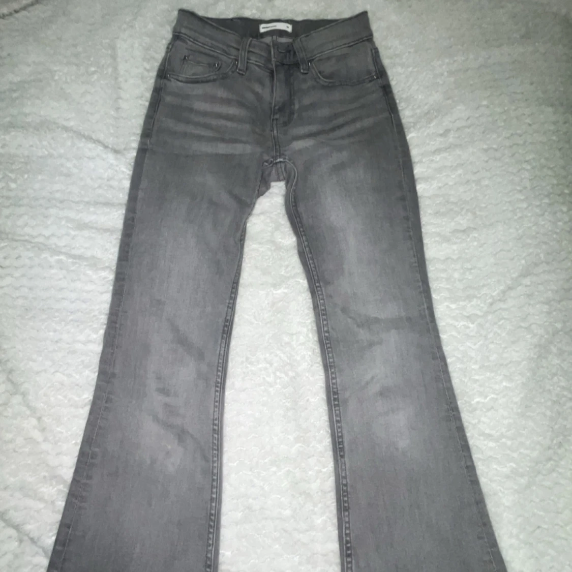 Grå jeans från Gina Tricot