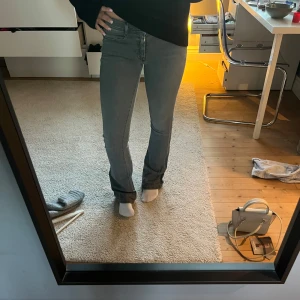 Grå jeans DIESEL - Snygga grå flare jeans från Diesel, mycket bra skick. Köpt för 1300, säljer för 600