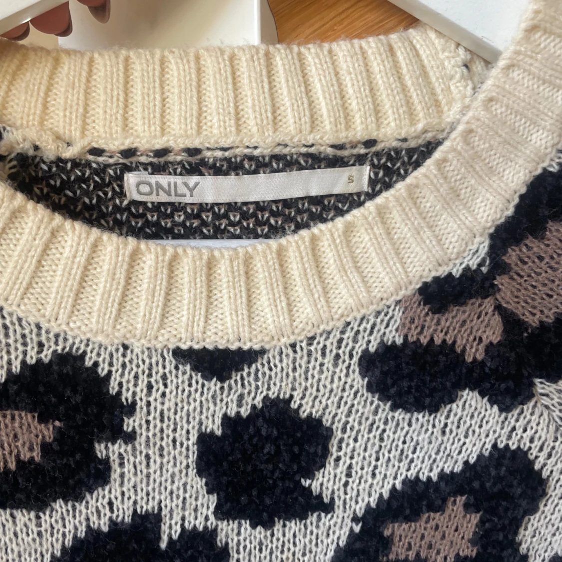Leopardmönstrad stickad tröja från ONLY - 2