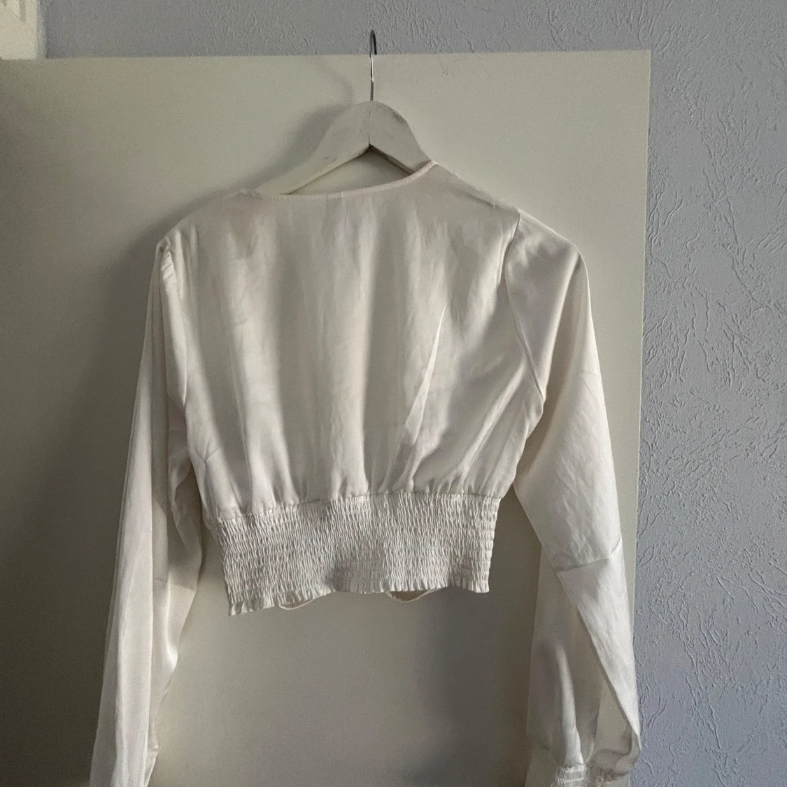 Vit topp med knytning - 1