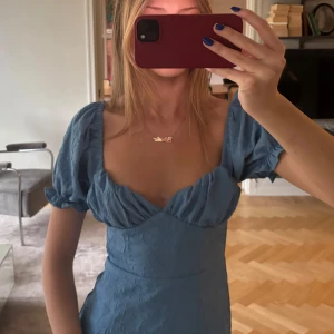 Blå klänning med puffärmar - Ljusblå, kort sommarklänning💕💕 Står att det är strl XS men jag uppfattar den som mer S