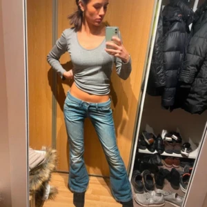 Snygga Lågmidjade jeans  - Säljer dessa snygga Lågmidjade jeans ifrån Wrangler. 