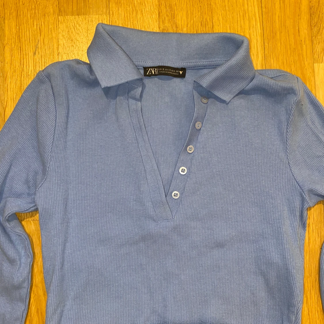 Blå croppad polotopp från Zara - 1