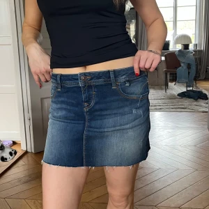 Ltb jeanskjol - Jeanskjol från LTB! Har klippt den kortare, men annars oandvänd❤️