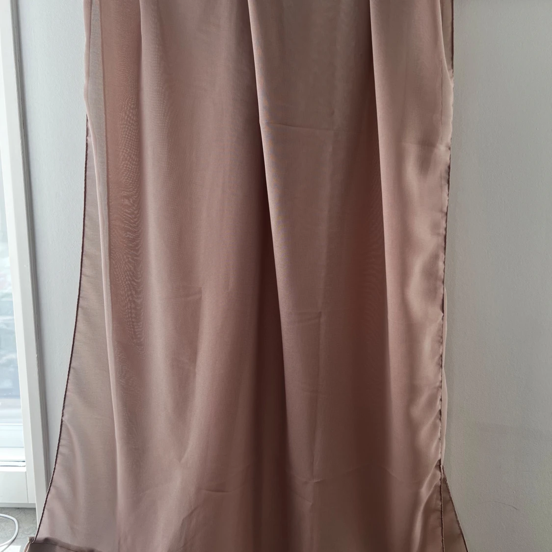 Ljusbeige slöja i siden - 1