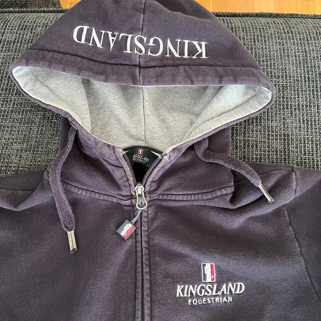Marinblå hoodie från Kingsland Equestrian - 1
