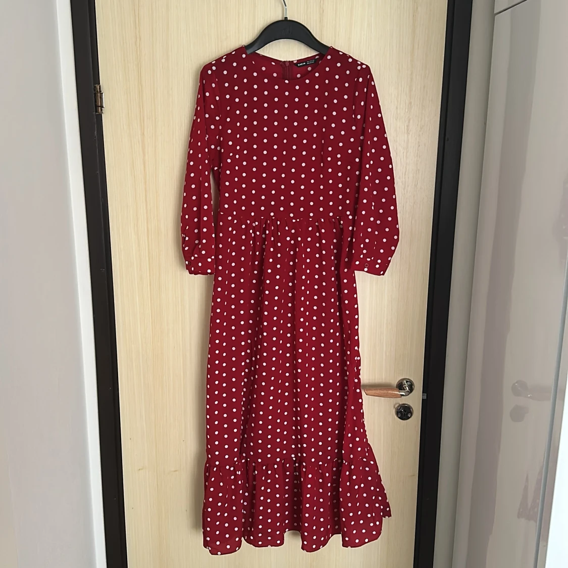 Röd prickig långklänning från SHEIN