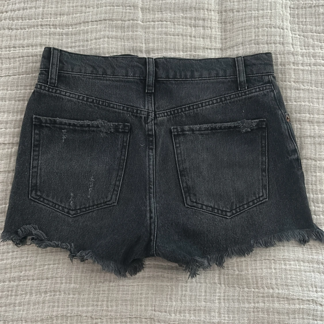 Svarta jeansshorts med fransar från Zara - 1