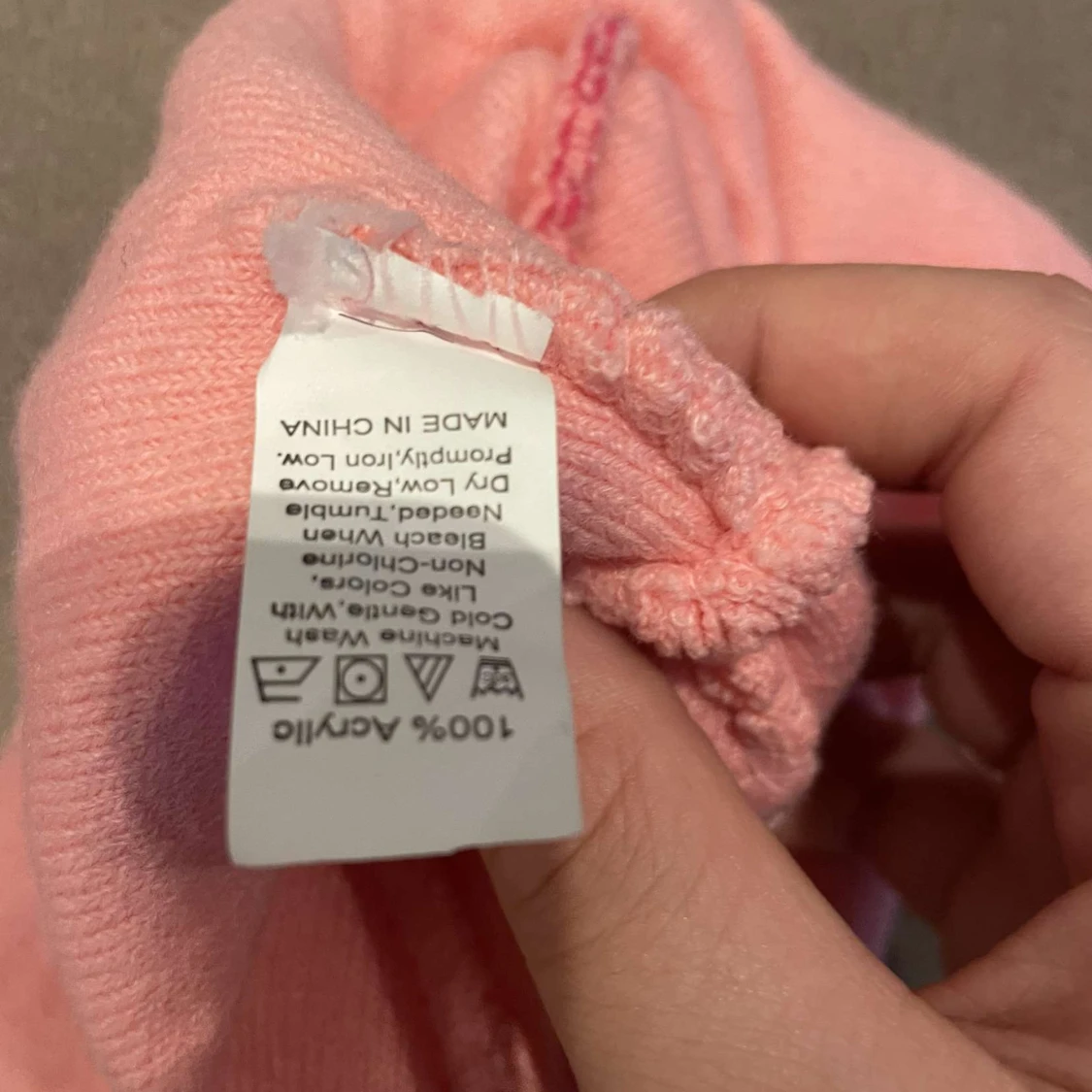 Rosa mössa med spindelnätsmönster - 2