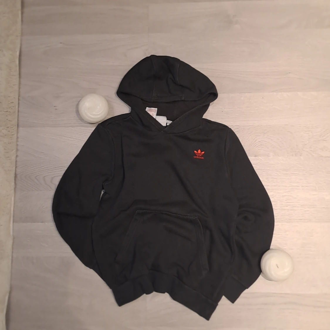 Svart hoodie och byxor från adidas