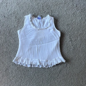 Söt sommar topp - Bra skick! 💗storlek s, kan passa m med beroende på hur tight man vill ha den