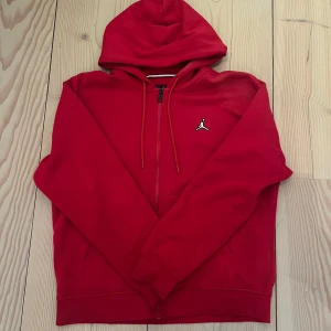 Nike Jordan Zip-hoodie - Tjena! Snygg zip-hoodie från Nike Jordan. Storlek M. Pris kan självklart diskuteras!