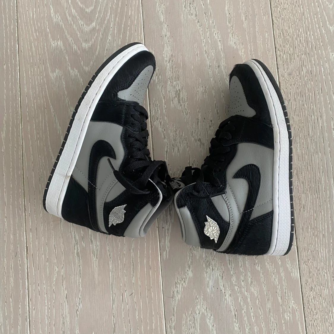 Nike Air Jordan 1 High svart och grå - 2