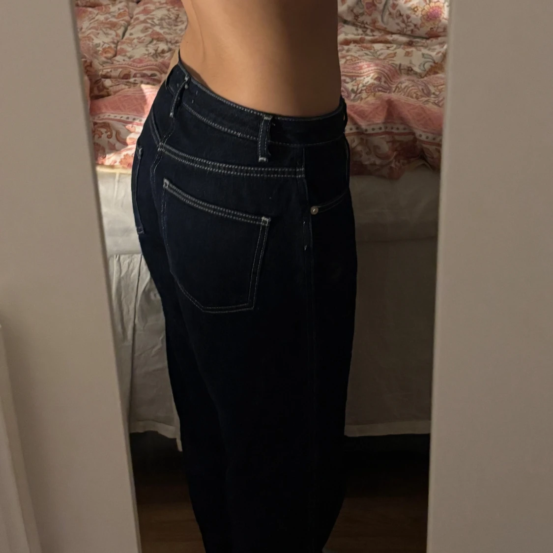 Mörkblå jeansbyxor från NA-KD - 2