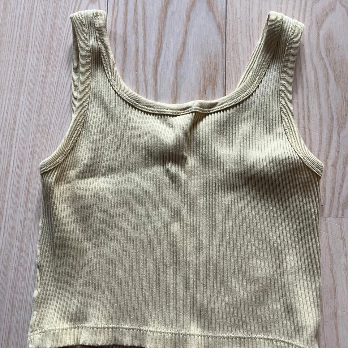 Ljusgul linnetopp från Uniqlo - 2