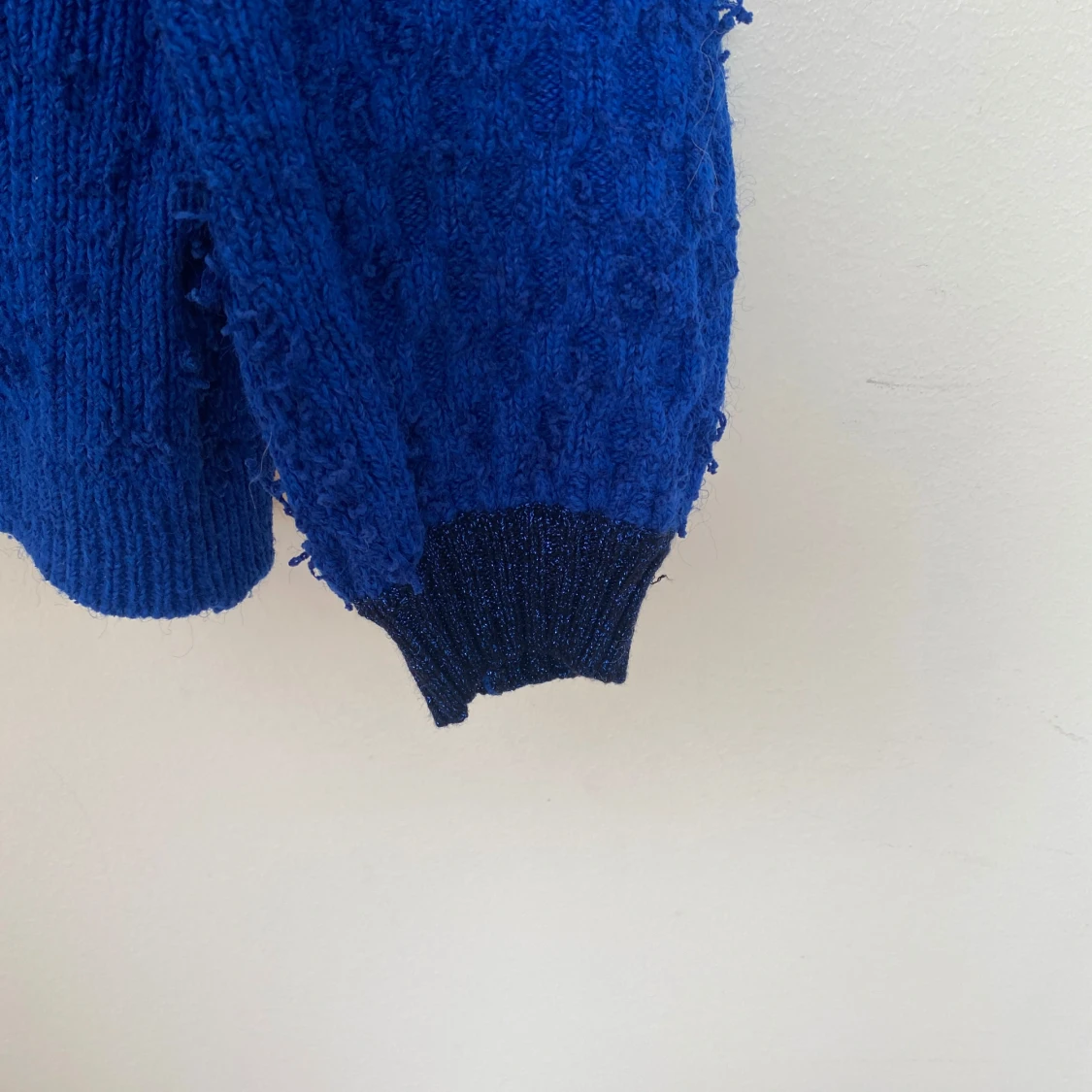 Blå stickad tröja från Mango - 3