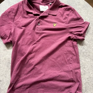 Lyle & Scott Pike  - Säljer en riktigt fräsch/fet Lyle & scott pike | Skick 9/10, inga synliga defekter | Storlek L | Skriv vid Intresse ! 😉💫