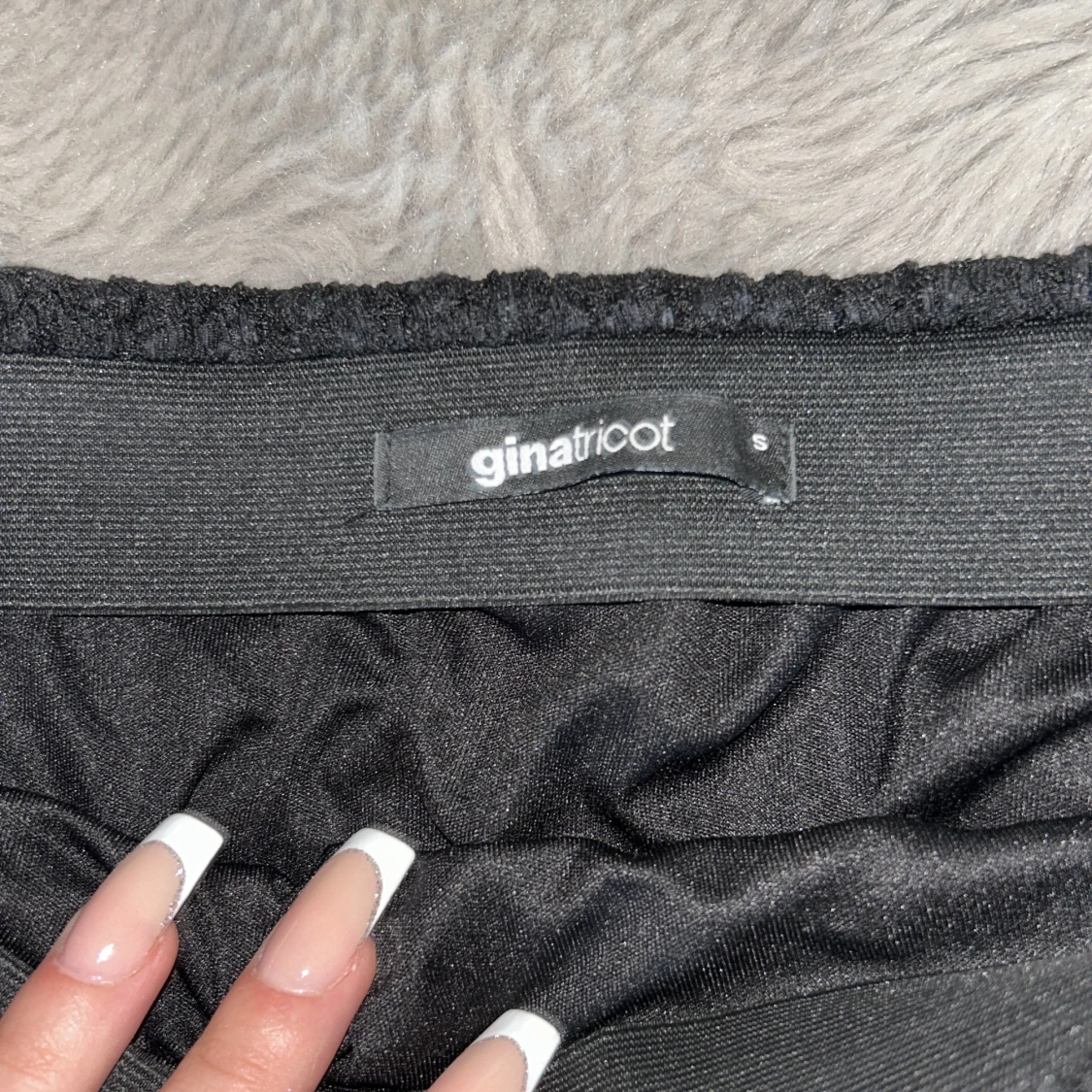 Svart kortkjol från Gina Tricot - 3