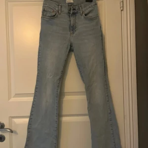 Bootcut jeans  - Säljer pga för långa och för stor för mig i midjan 