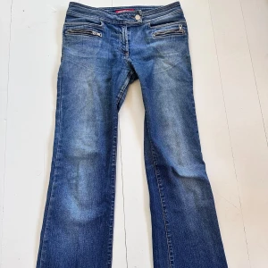 Miss sixty jeans - Skitsnygga miss sixty jeans i bra skick! Storleken är 29 men skulle säga mer en 27 då de e vintage storlek. 😙