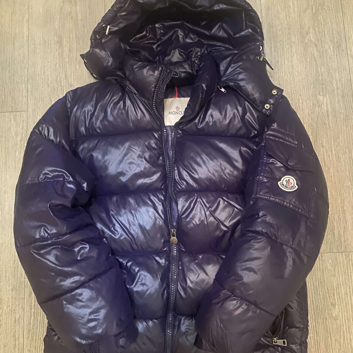 Mörkblå Moncler maya