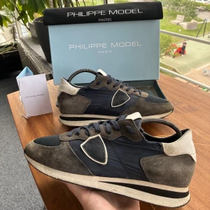 Philippe Model Trainers  - Endast använda ett fåtal gånger därav topp kvalité Box medkommer  Nypris ligger på omkring 2600 kr  Fraktar inom 24 timmar  Skriv för funderingar eller prisförslag😊
