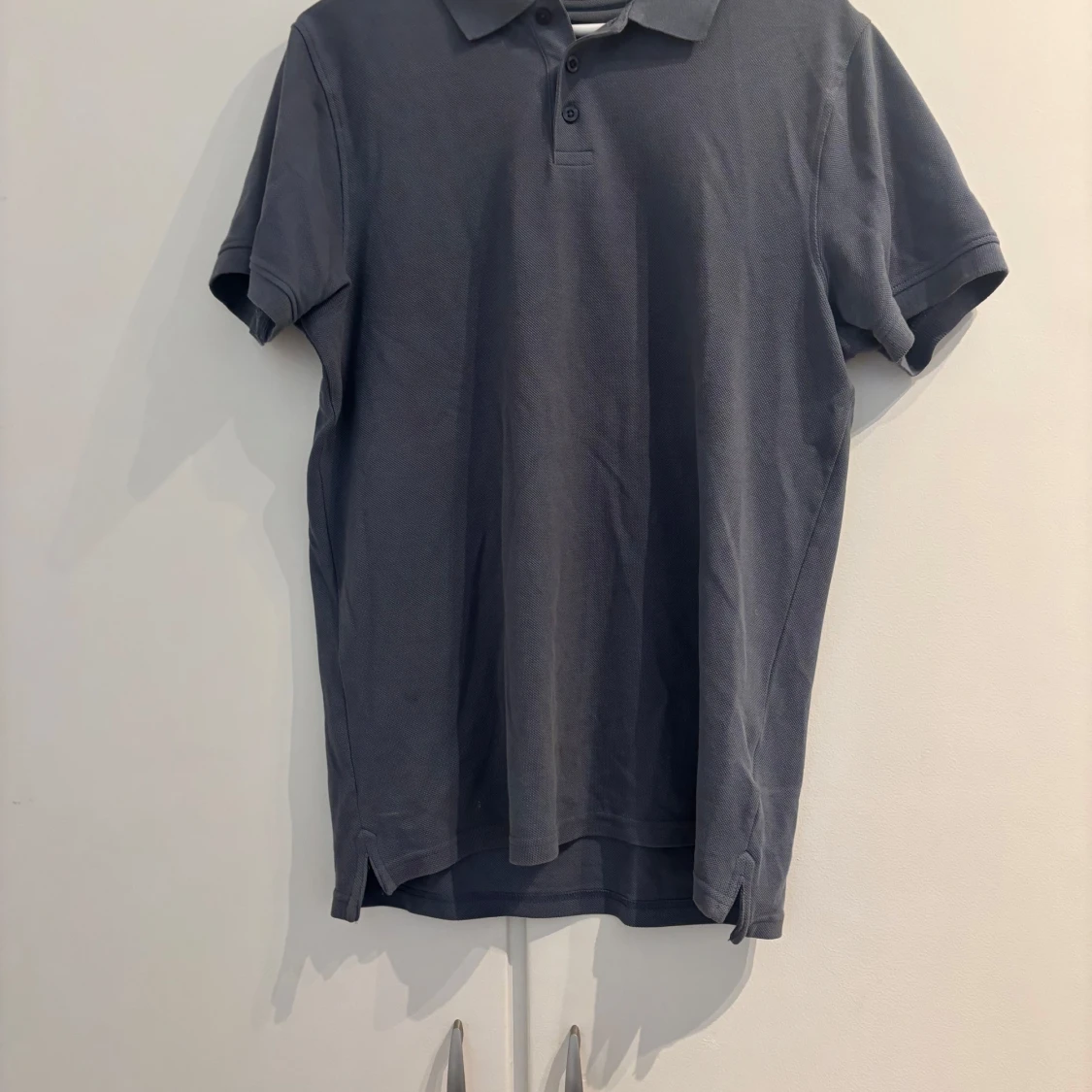 Grå pikétröja från 157, storlek M