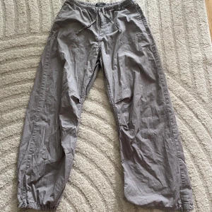 Grey cargo pants - Använt 2-3 gånger 