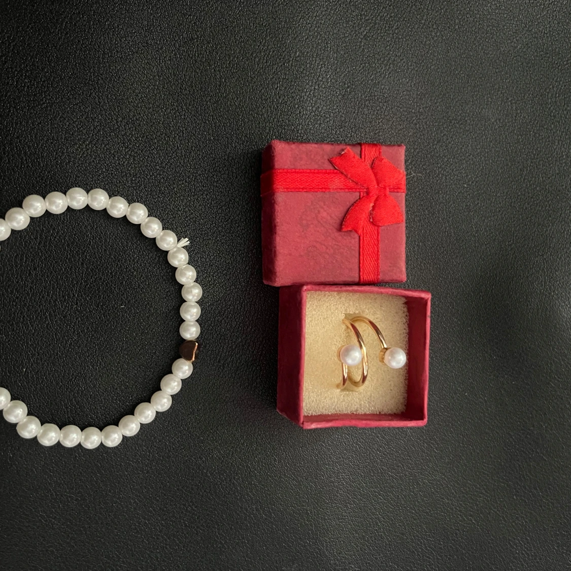 Guldring och pärlarmband - 1