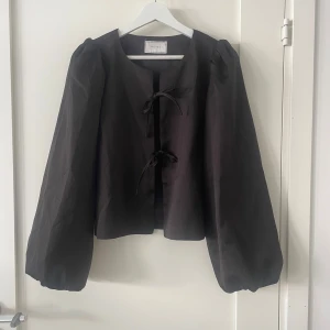 Neo Noir blus  - Endast använd en gång! Nyskick!