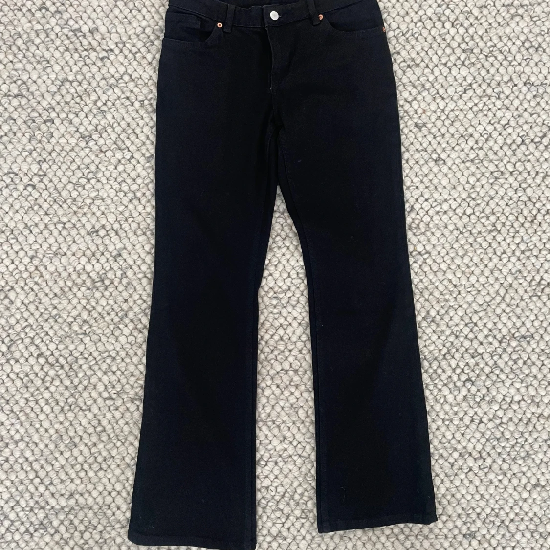 Svarta bootcut jeans från Monki - 2