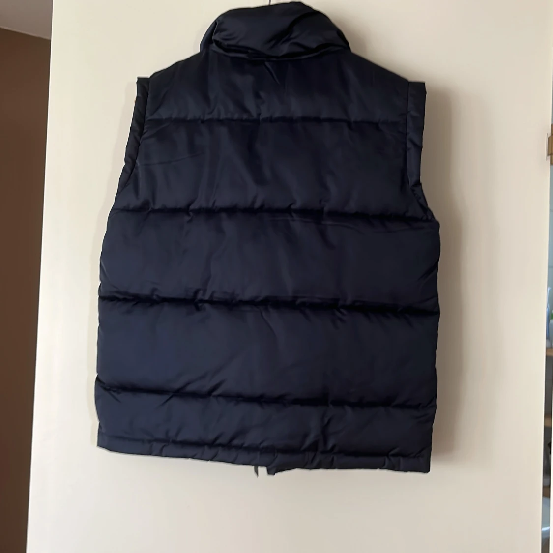 Mörkblå dunväst från JH Collection - 1