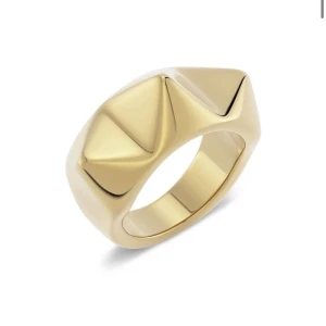 Edblad ring - Säljer denna super fina ring från Edblad i guld, lite sliten därav priset! Strl S