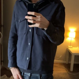 overshirt - Snygg mörkblå overshirt från zara 