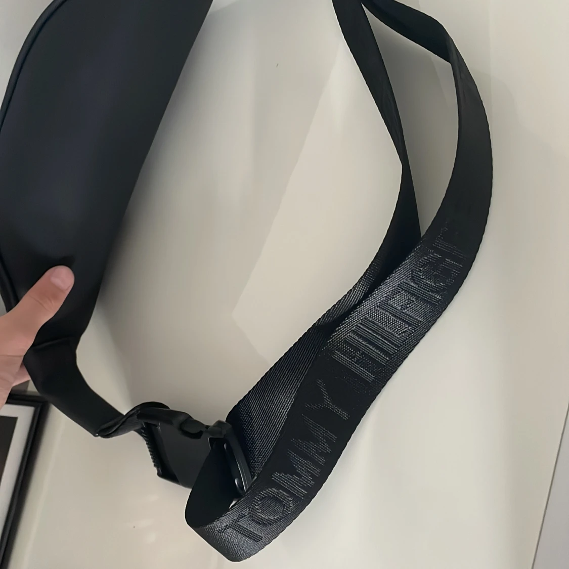 Svart axelväska Tommy Hilfiger - 2