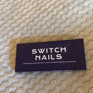 Switch Nails mörkblå lösnaglar - Snygga mörkblå lösnaglar från Switch Nails . Säljer dom då jag inte har användning för dom. Helt nya🩷 och allt finns med till dom man ser på bild 4🩷Orginal priset är 249 kr🥰