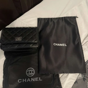 CC Svart axelväska  - Ställ gärna frågor om ni undrar över något! Kommer ej med kartong!