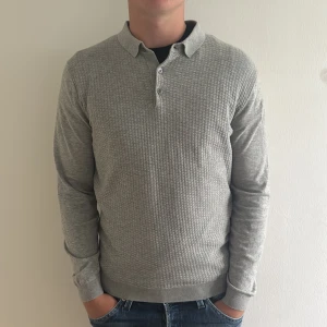 Massimo Dutti pikétröja  - - Condition: 9/10 - Color: Gray  - Size: M - Retail price: 699