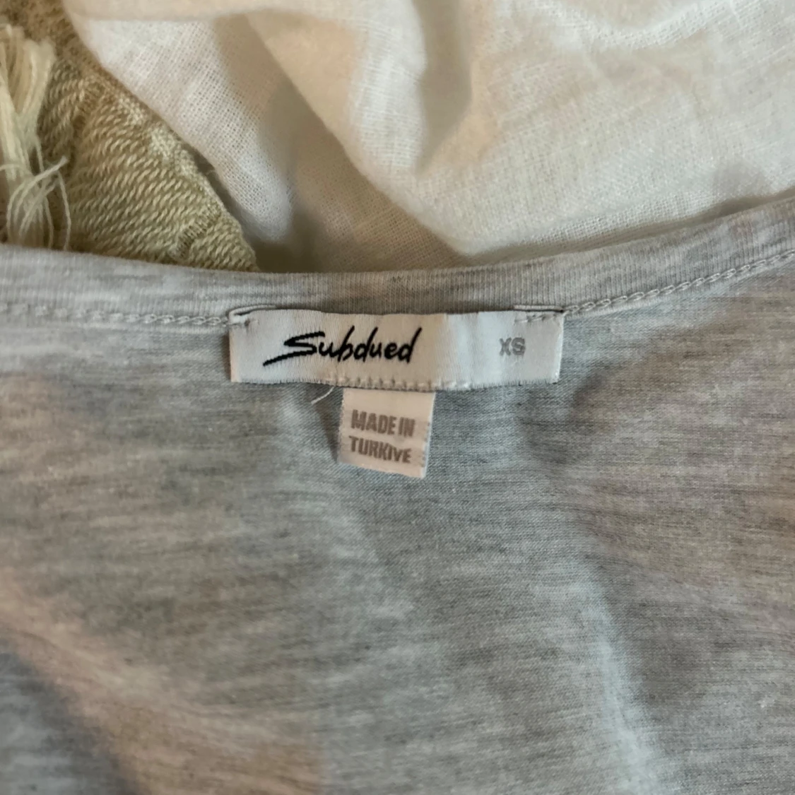 Grå omlottopp från Subdued XS - 1