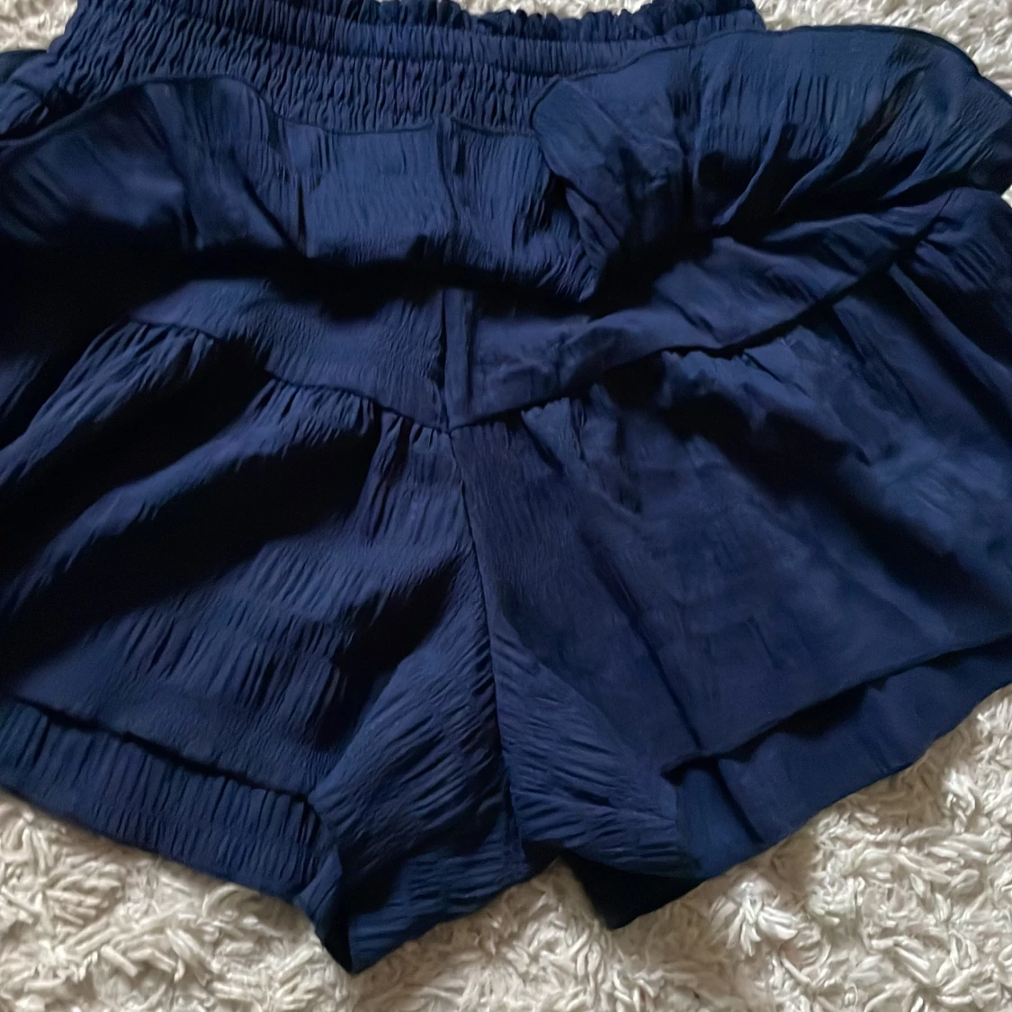Mörkblå volangkjol med shorts under - 1
