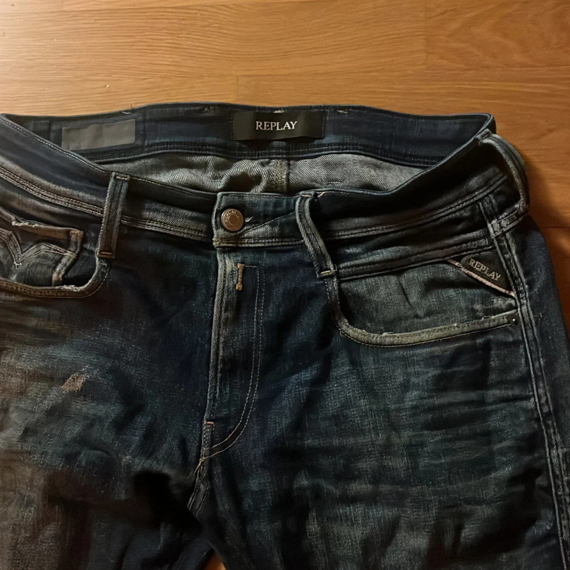 Mörkblå Replay jeans med slitningar - 1