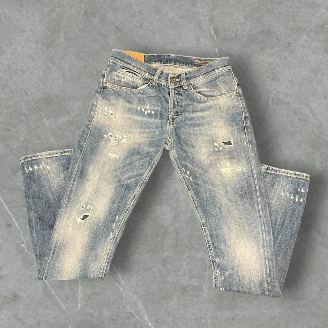 Ljusblå jeans från dondup med fabrikslitningar - 1