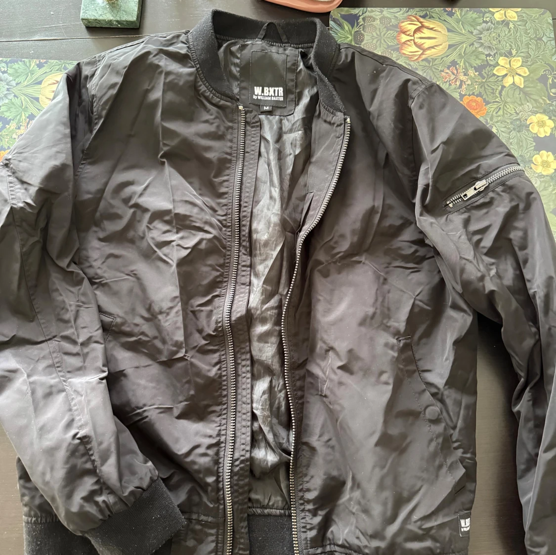 Svart bomberjacka från W.BXTR