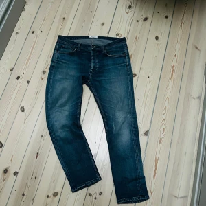 Acne studios  - Ett par snygga acne studios jeans. Ljuset får dom att se lite mörkare ut men sjuk snygg fading på dom rackarna. Hör av er vid intresse eller frågor!