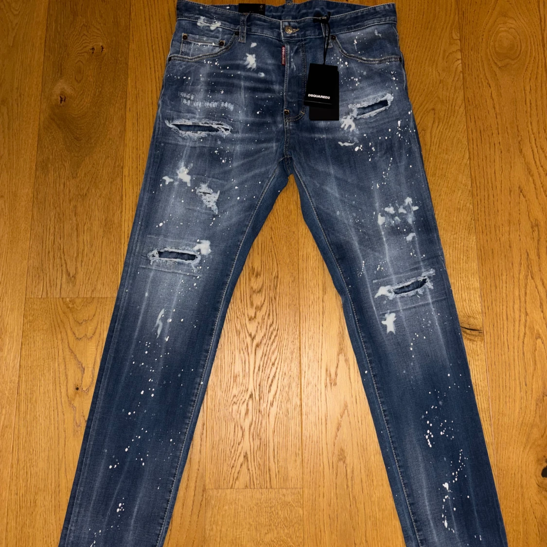 Helt nya! Dsquared2 blå jeans med slitningar